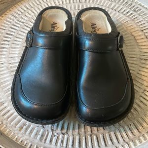 Alegria black leather slip on mule 38 near perfect condition!
